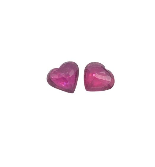 Null Two rubies on paper, faceted heart cut, total approx. 2 cts
