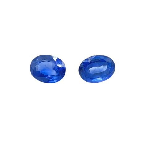 Null Two sapphires on paper, oval faceted, total approx. 3.50 cts