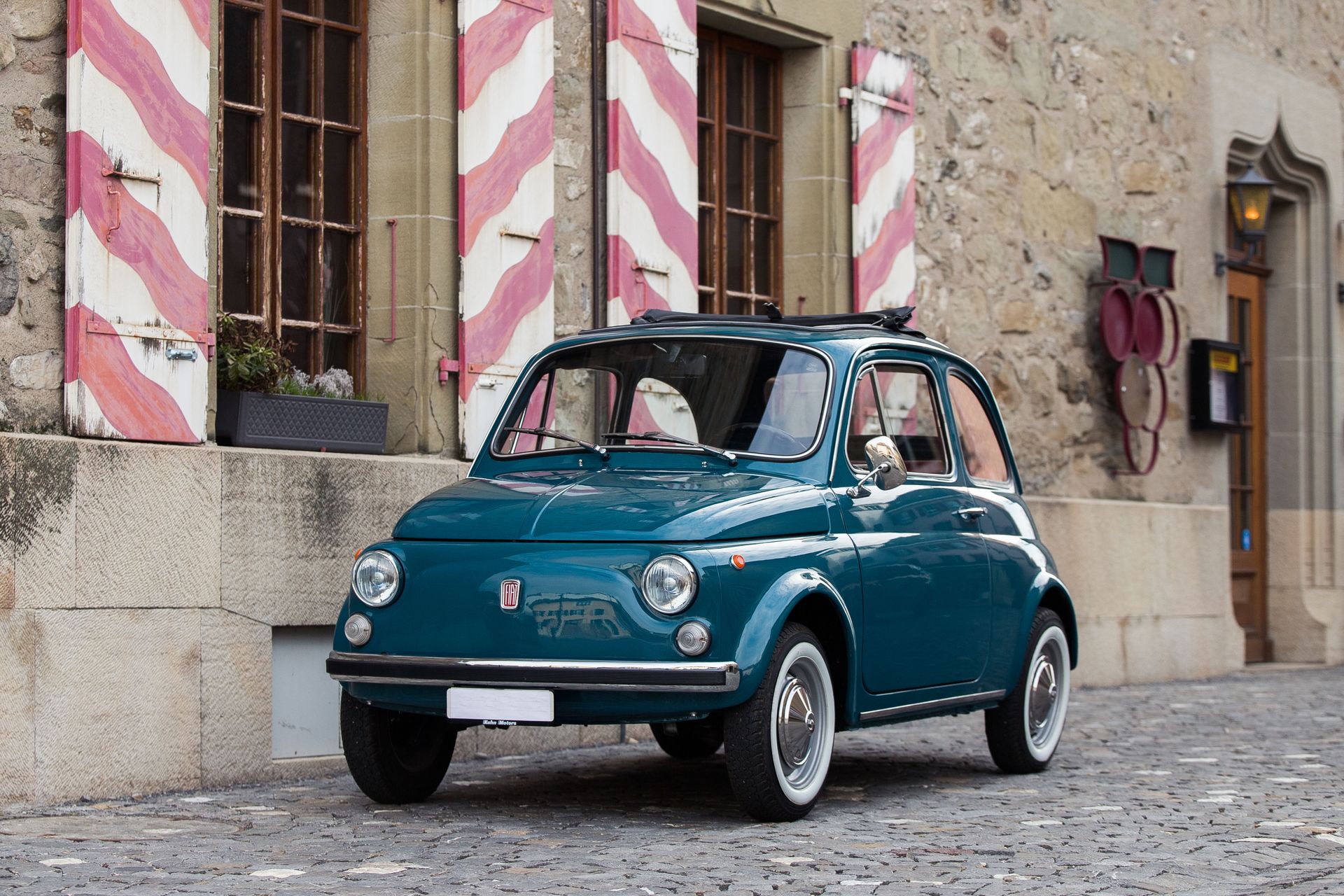 Null FIAT 500


Um den alternden Topolino zu ersetzen, beauftragte Fiat den Inge&hellip;