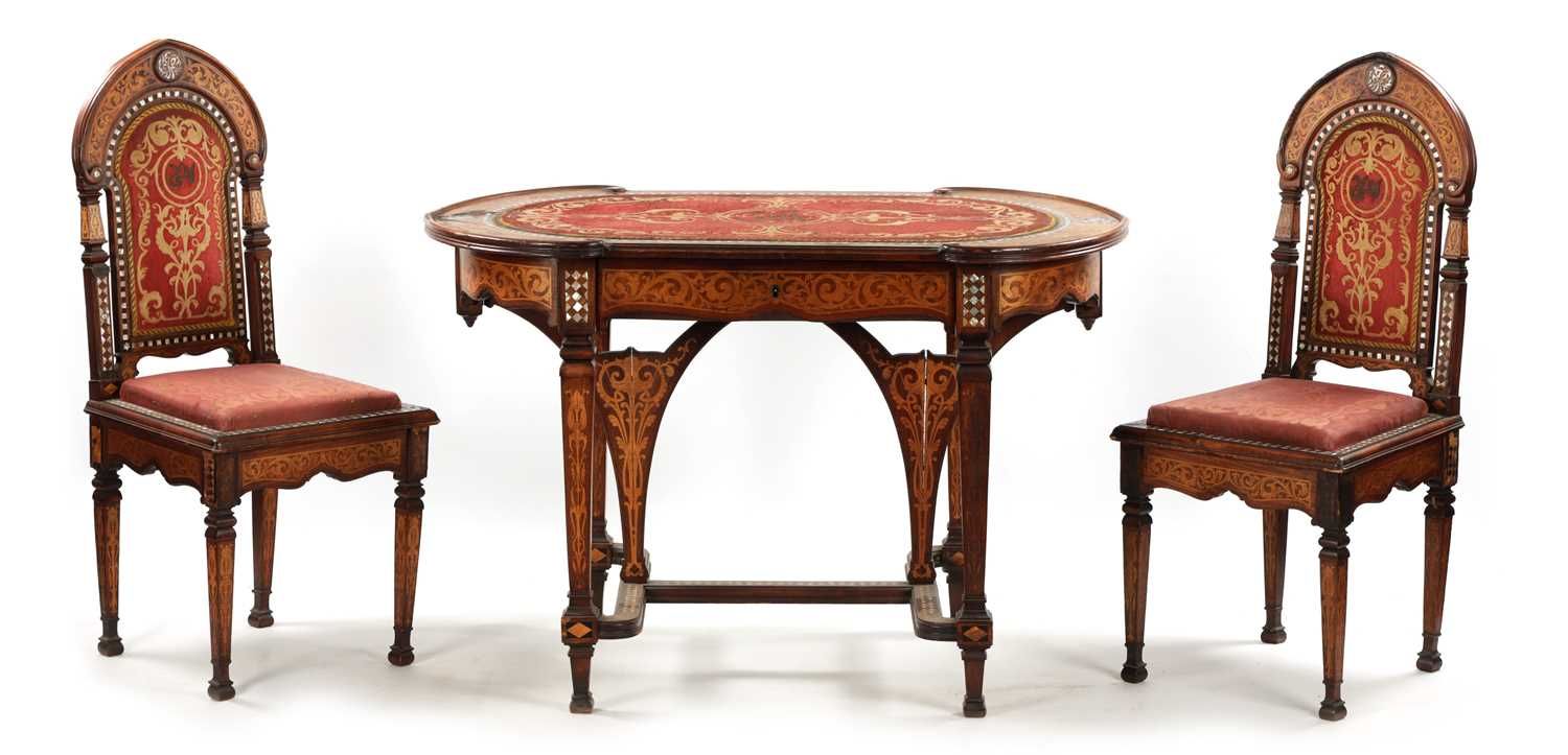 AN ART NOUVEAU OTTOMAN ISLAMIC STYLE WRITING TABLE AND TWO CHAIRS 新艺术风格的奥托曼伊斯兰风格&hellip;