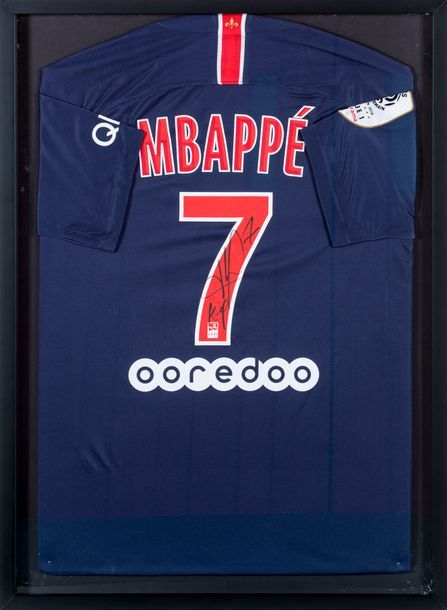 Kylian MBAPPÉ Maillot de football n° 7.
PSG.
Signé par le joueur.
Dans une boîte&hellip;