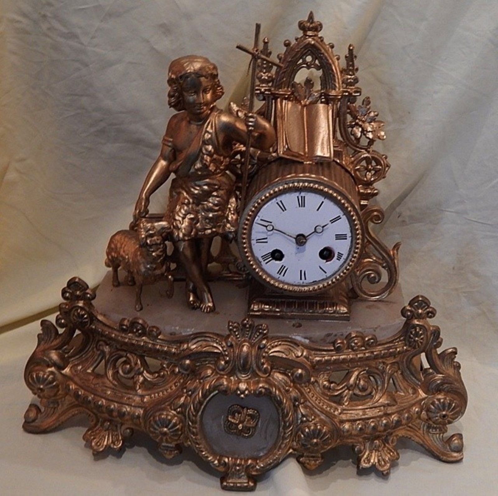 Null Horloge de cheminée avec ange,régule,bronzée et incrustée d'albâtre,manque &hellip;