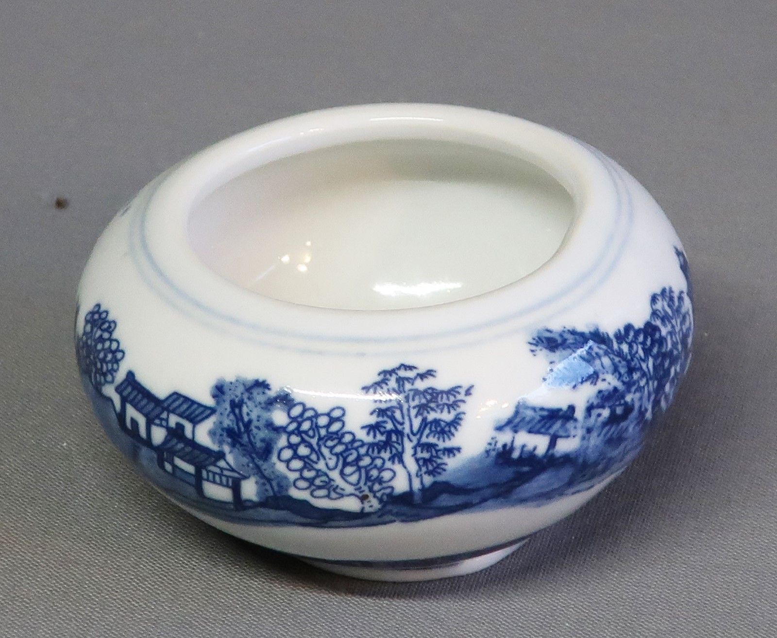 Null Small porcelain bowl,bottom signed,diameter ca.9cm,height ca.5cm