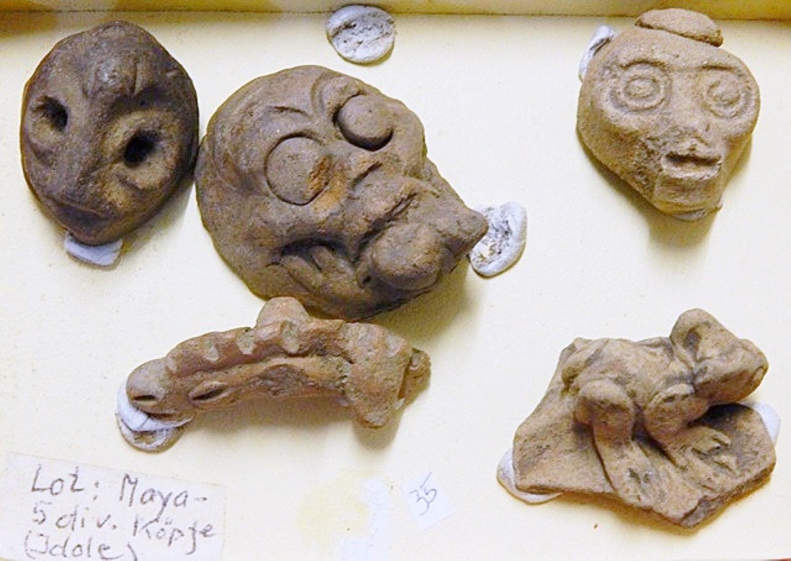 Null De culture maya:5 pièces de diverses têtes (idoles), ensemble