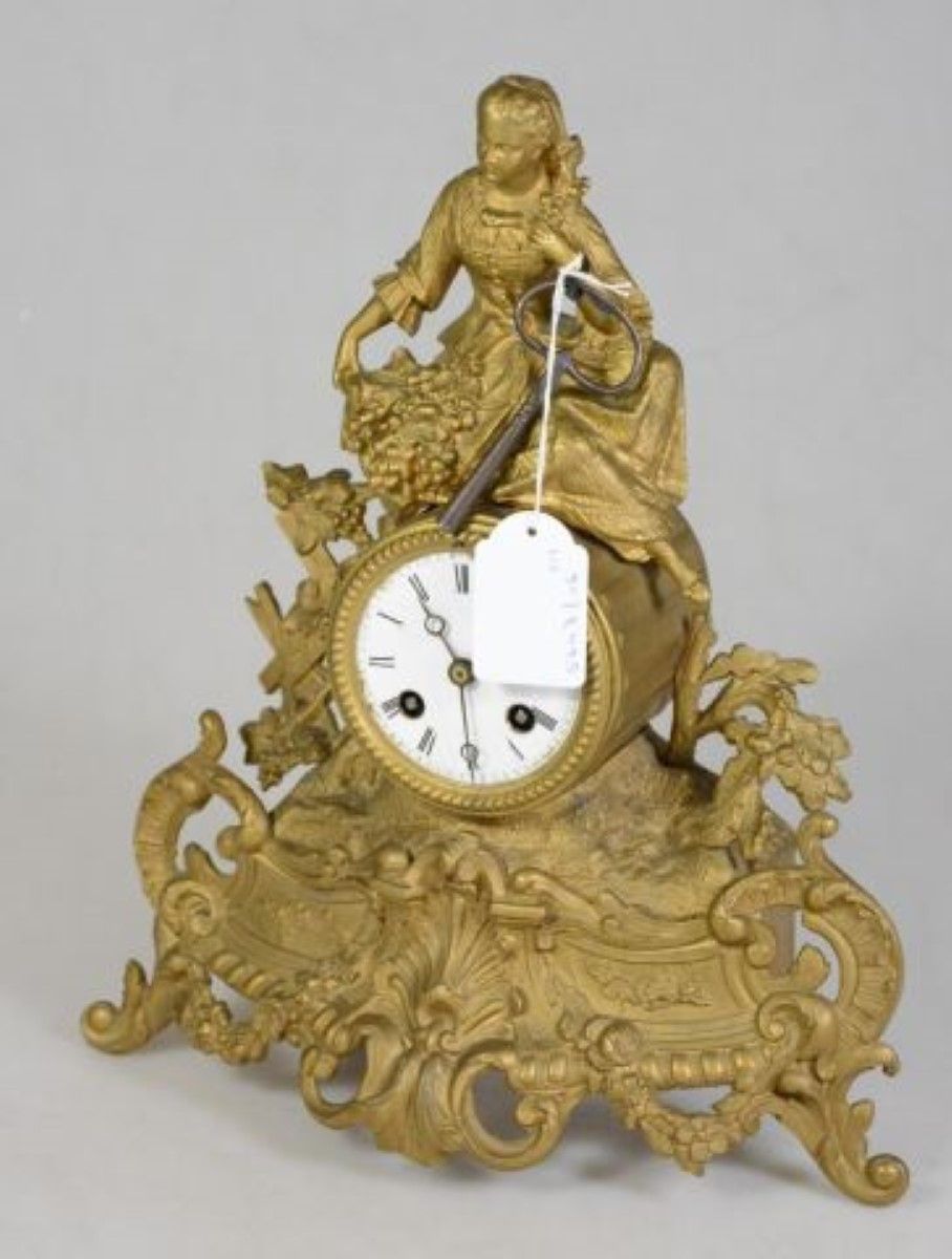 Null 壁炉钟，有年轻女子的形象，红铜，带报时，未修复，19世纪下半叶，高约35厘米