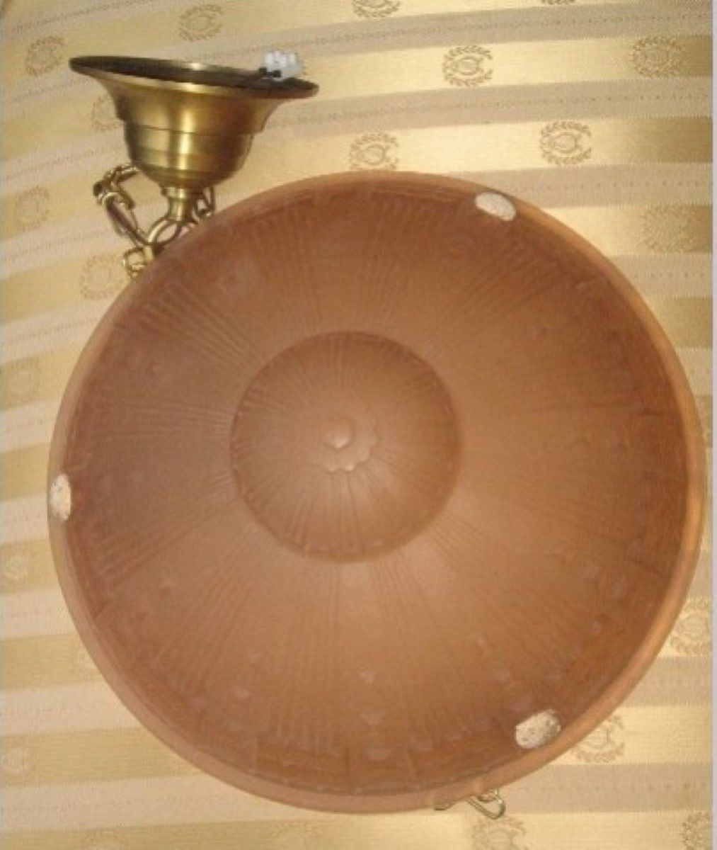 Null Plafonnier ArtDeco,verre dépoli rosé avec monture en laiton, vers 1930