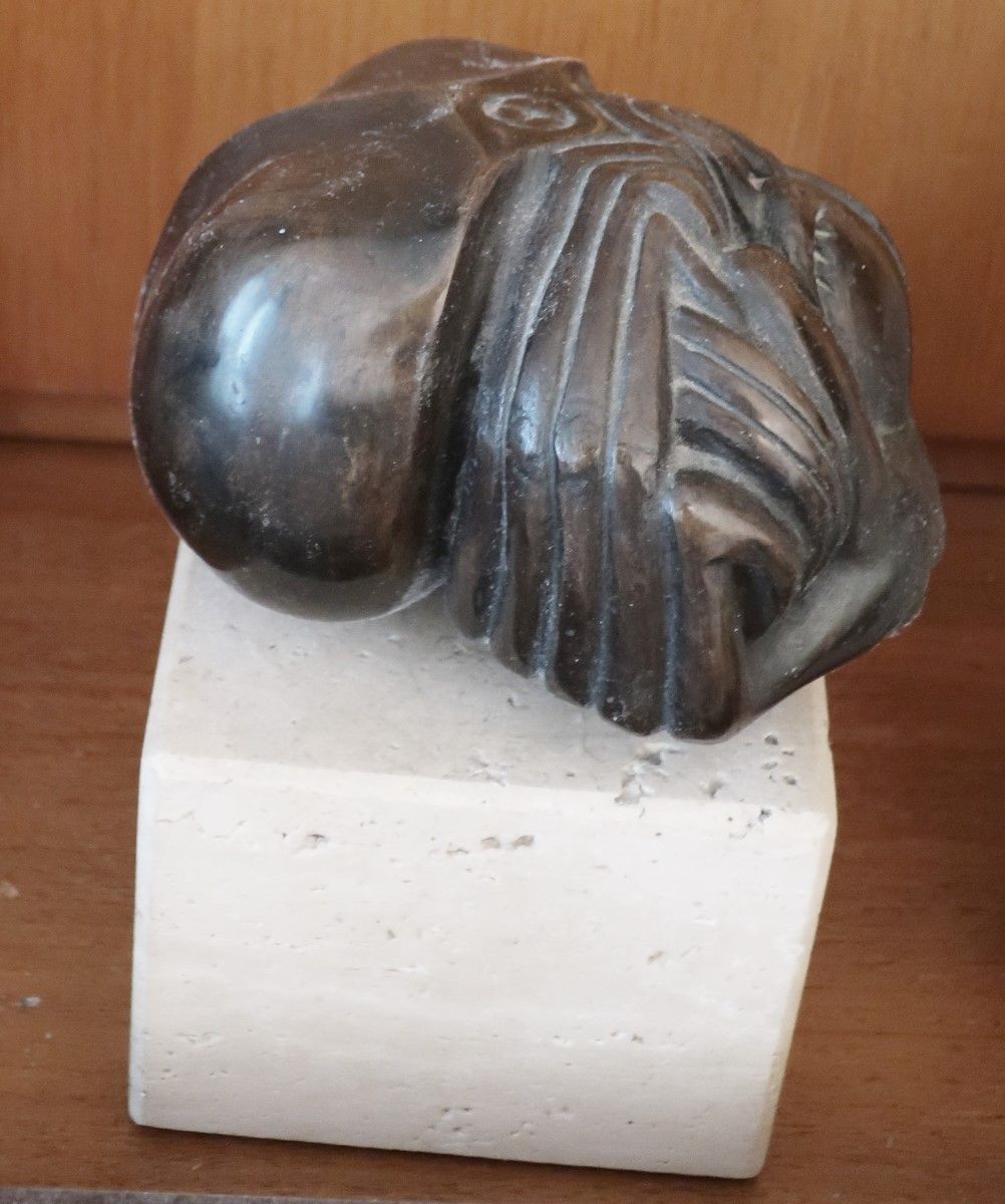 Null Scultura "Lepre sdraiata", bronzo, altezza circa 16 cm, su base di granito