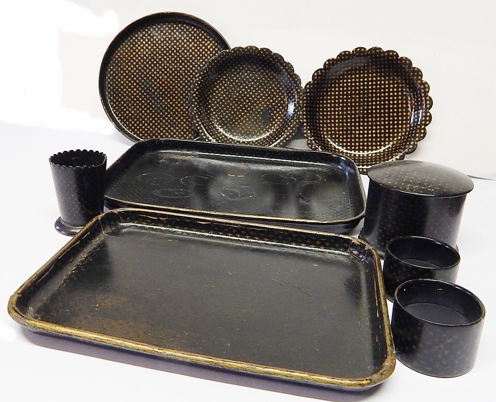 Null Mixed lot of lacquer work:2 napkin rings,1 small cup(damaged),1 lidded box,&hellip;