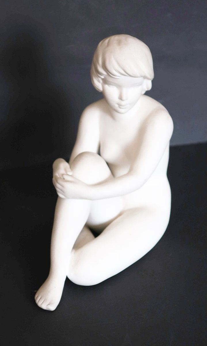 Null "Sitting woman nude",porcelain Goebel,height ca.14,5cm
