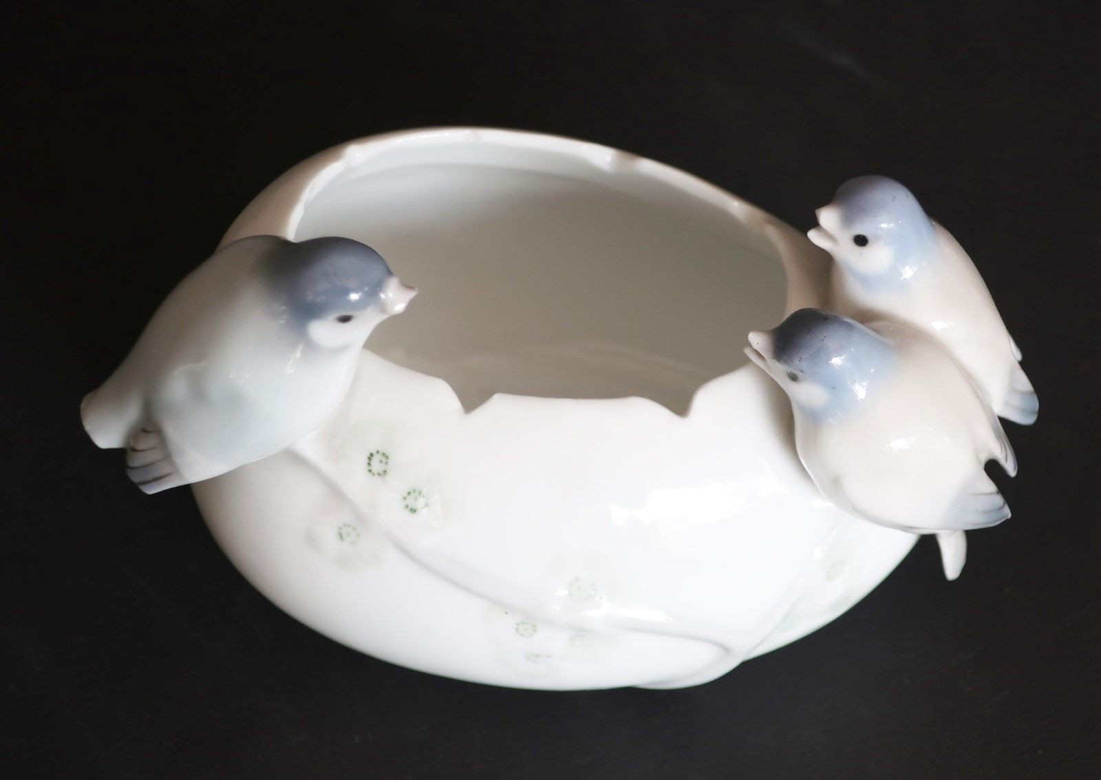 Null Bowl with sitting birds,ENS porcelain,studded,height 7cm