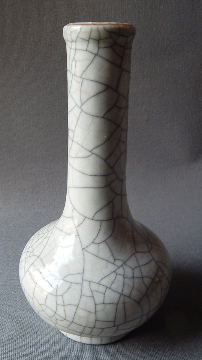 Null Vaso con collo lungo,Porcellana, celadon chiaro, screpolata, nello stile di&hellip;