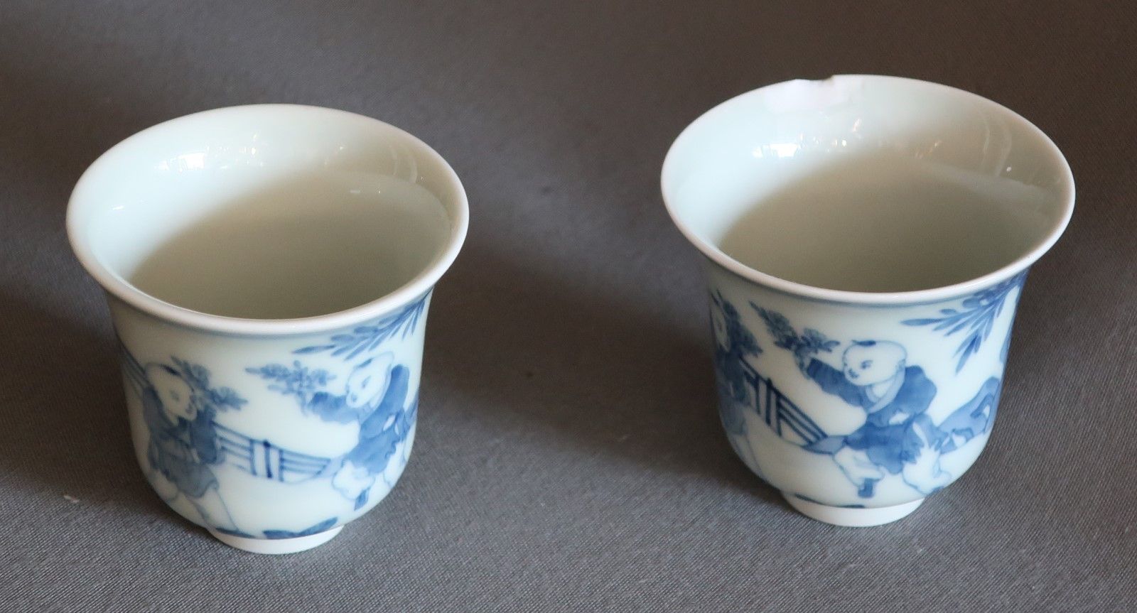 Null 2 tasses à thé en porcelaine (1 tasse est abîmée), non marquées, diamètre e&hellip;