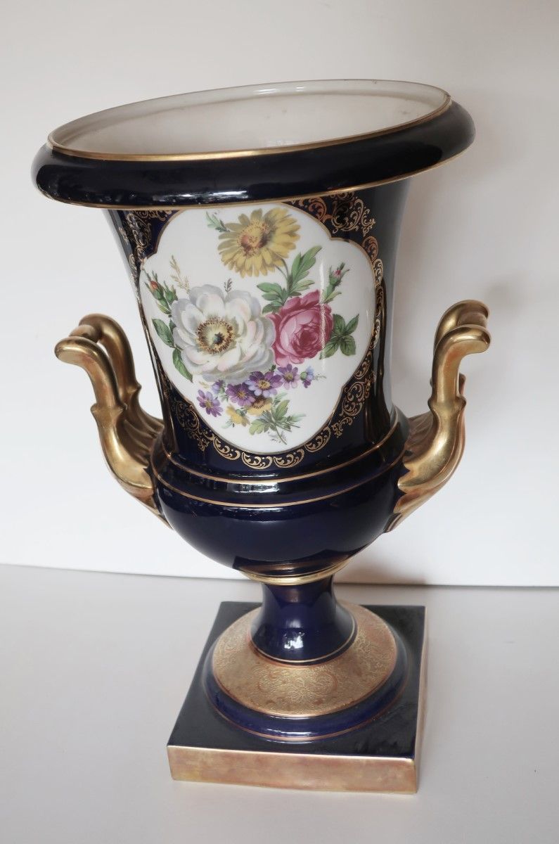 Null Urn vase, Lindner porcelain, cobalt blue with floral painting, height appro&hellip;