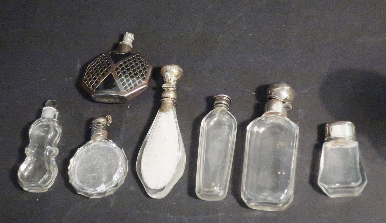 Null Coffret de 7 flacons de parfum,verre,en partie avec monture en argent,19e/2&hellip;