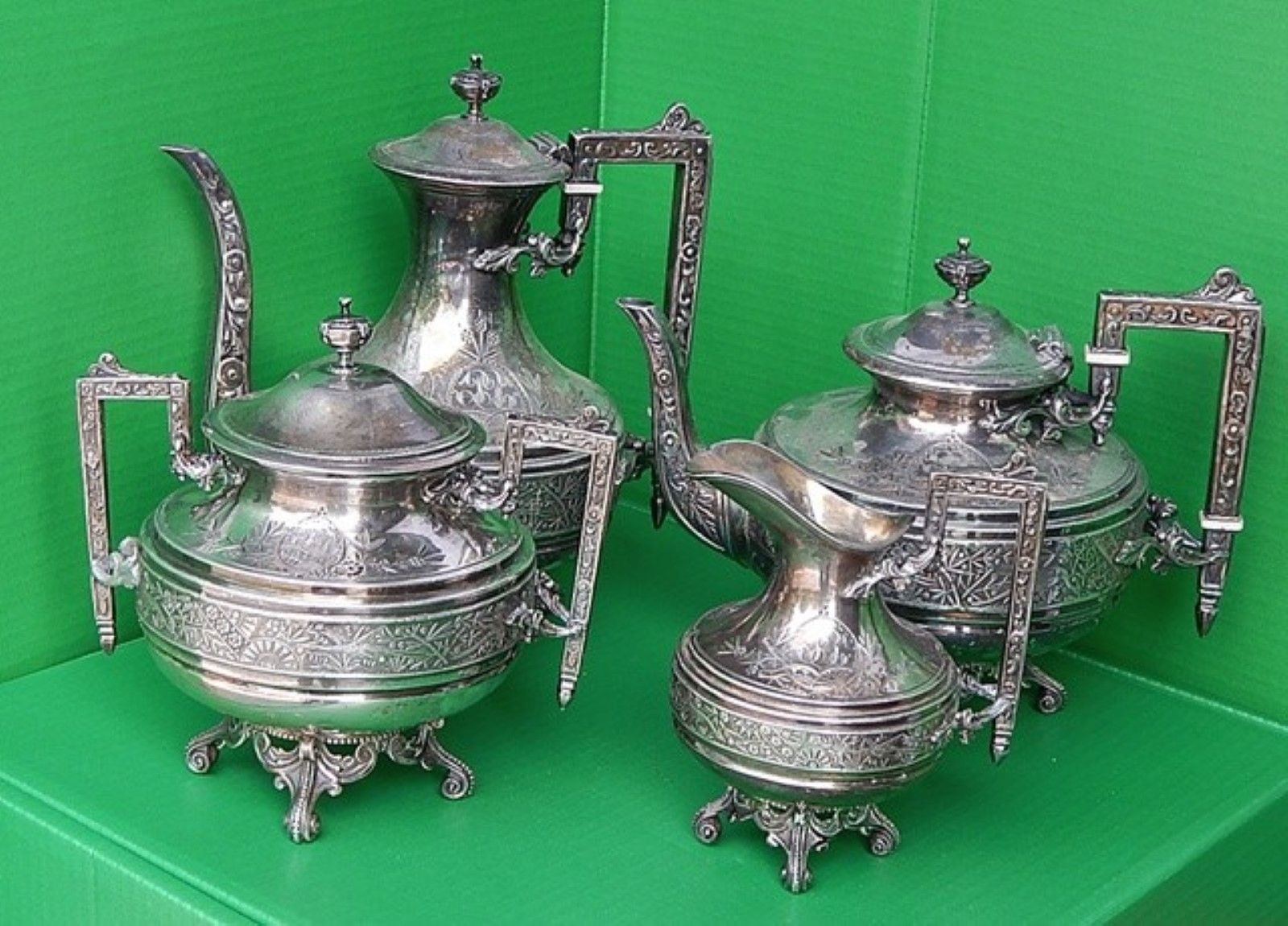 Null 咖啡壶和茶壶，牛奶和糖，镀银，雕刻精美，工艺精湛，19 世纪下半叶，合璧