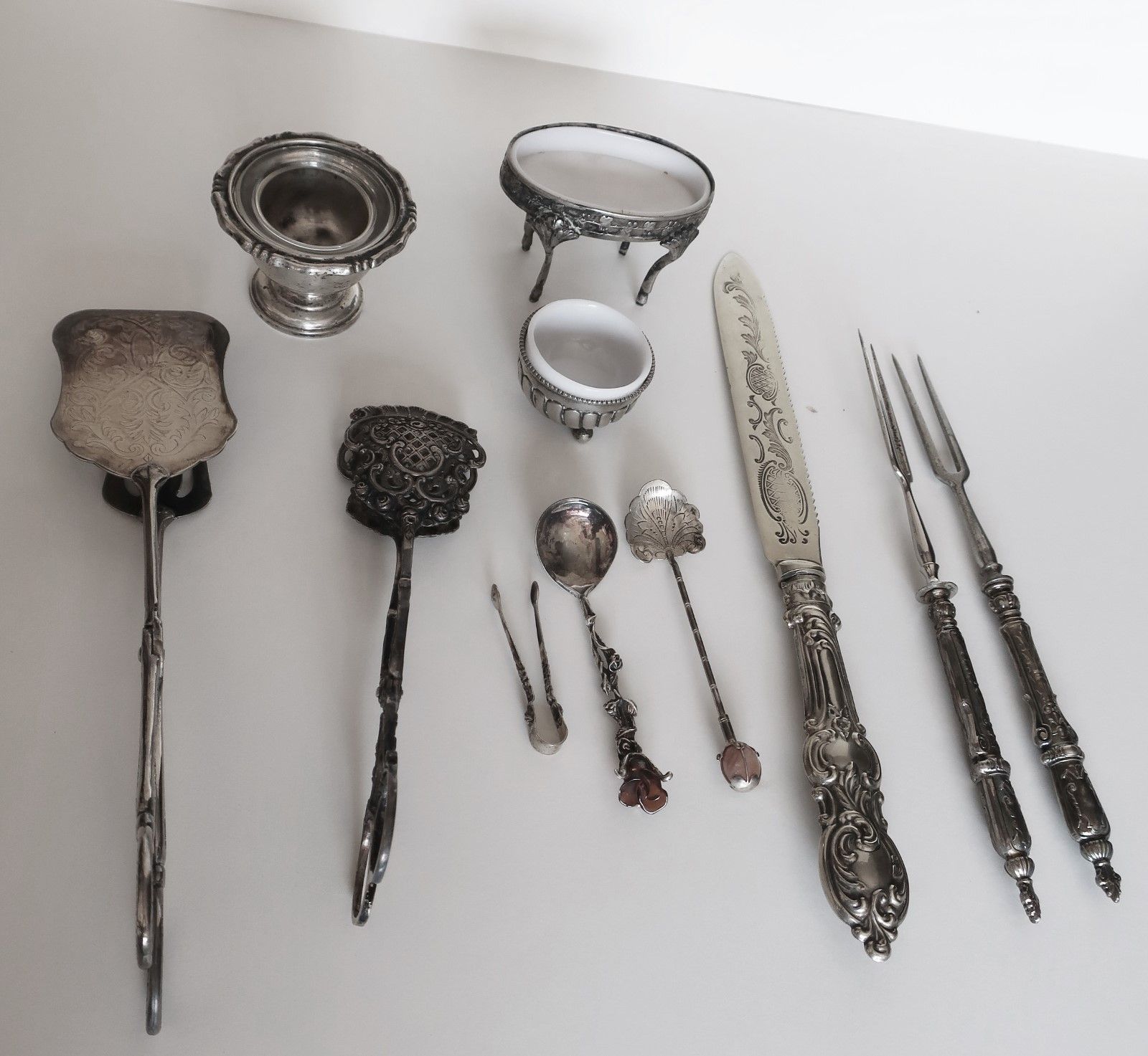 Null Mixed lot of approx. 11 pieces of cutlery, silver-plated and individually a&hellip;