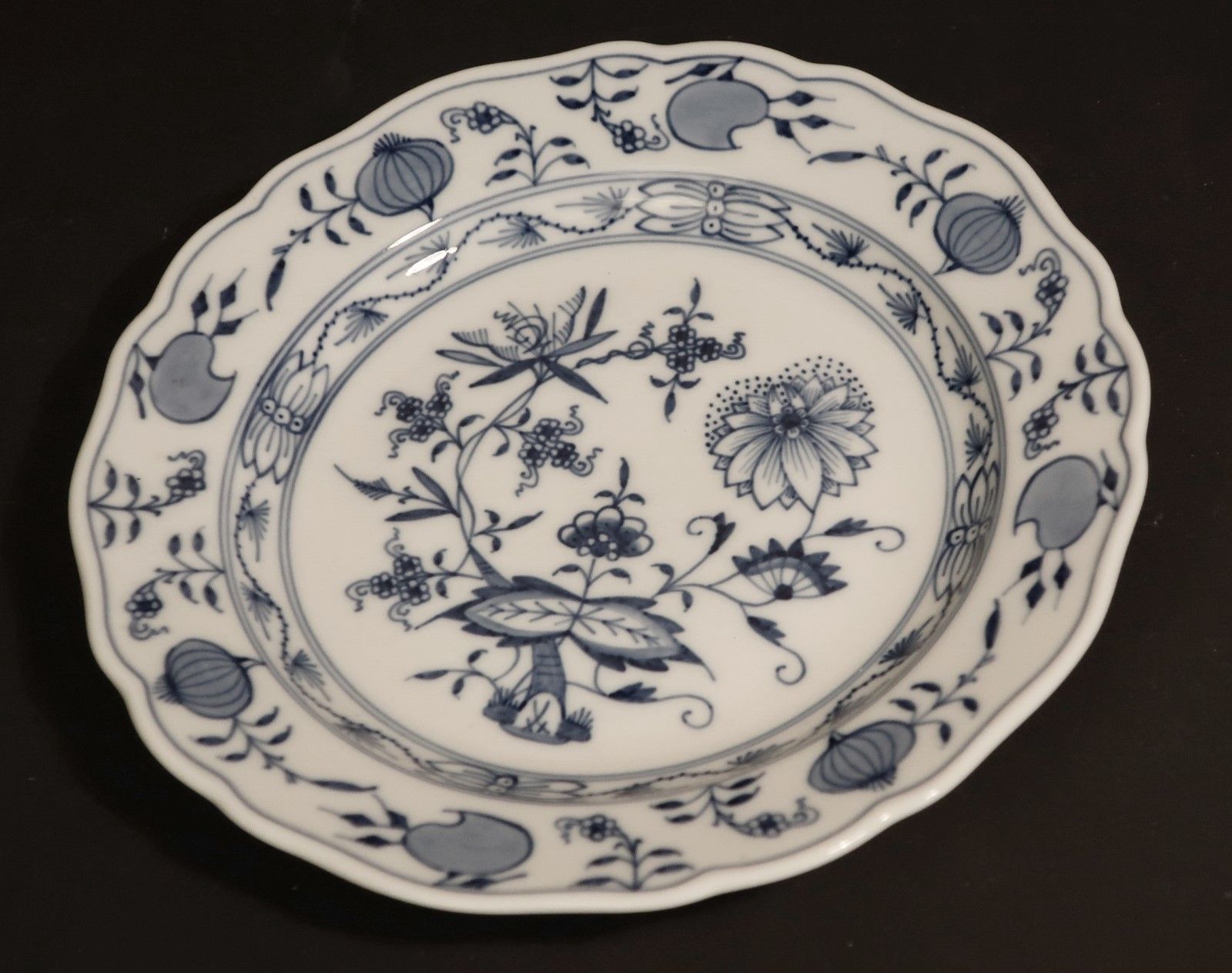 Null Flat plate,porcelain Royal Meissen,onion pattern,diameter ca.18cm