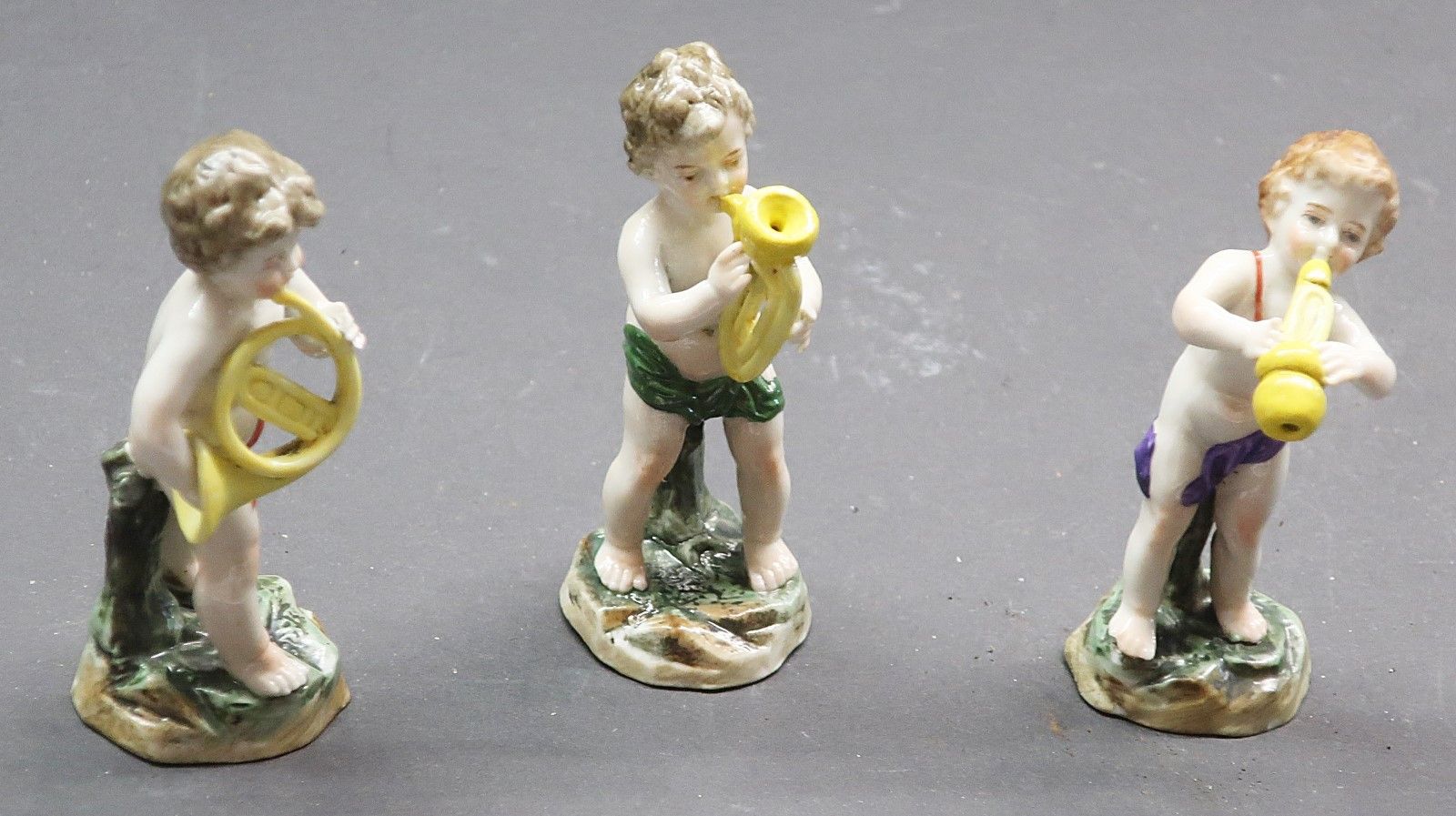 Null Mixed lot of 3 musicians, figurative porcelain Volksstedt-Mülle & Co., arou&hellip;