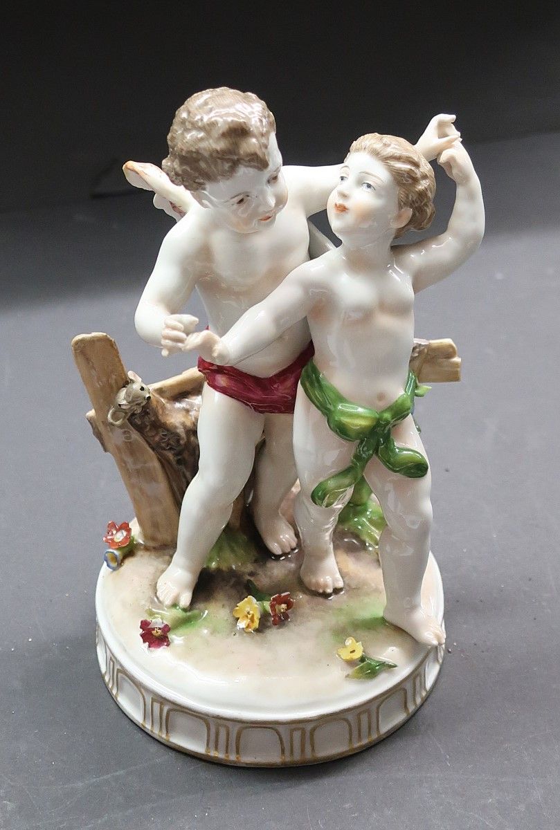 Null Dancing putti, figurative porcelain Schierholz, around 1910, height approx.&hellip;