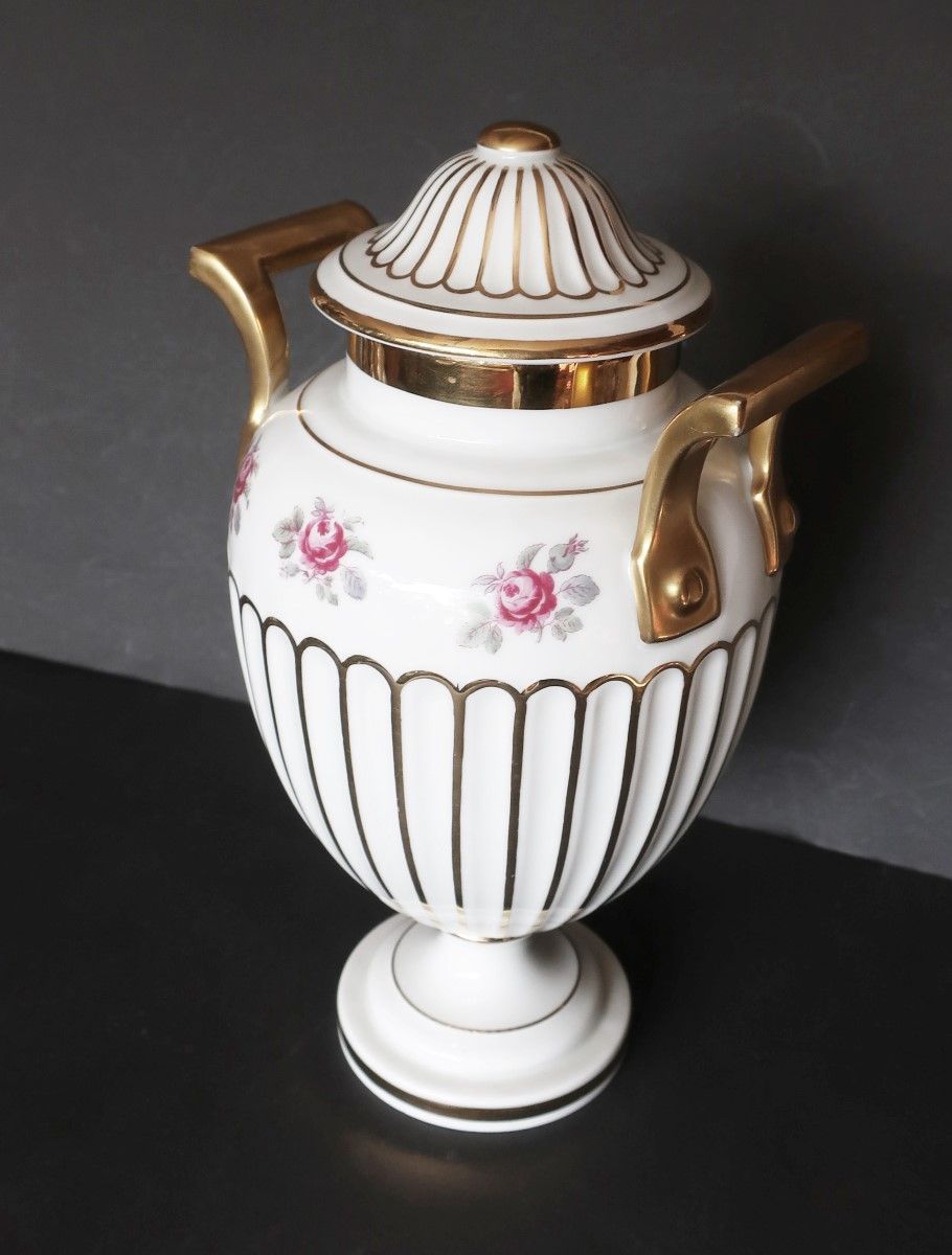 Null Handled vase, Fürstenberg porcelain, floral decoration with gold painting, &hellip;