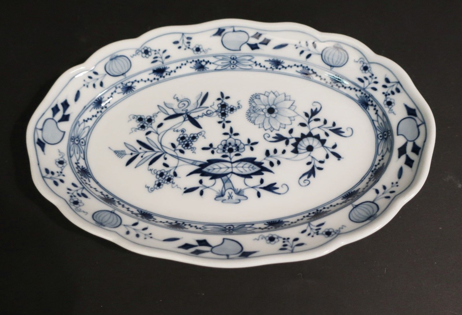 Null Small,oval plate,porcelain royal Meissen,onion pattern,ca.23x16cm