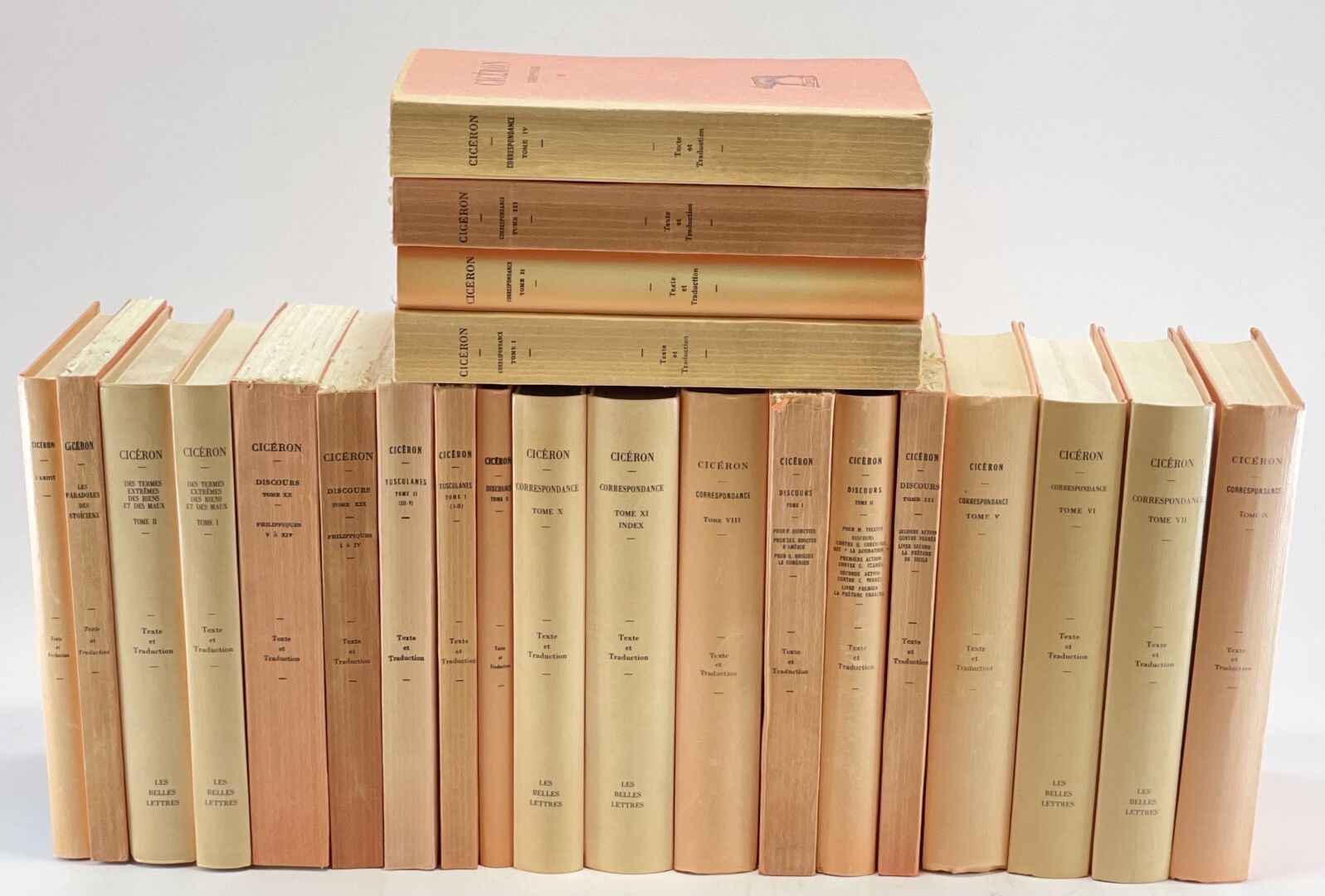 CICERON. Réunion de 23 volumes aux Éditions des Belles Lettres. Réunion de 23 vo&hellip;