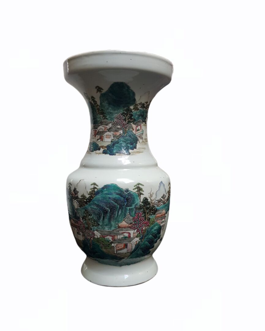 CHINE - XVIIIe siècle VASE balustre à décor de paysages de montagnes 

Porcelain&hellip;