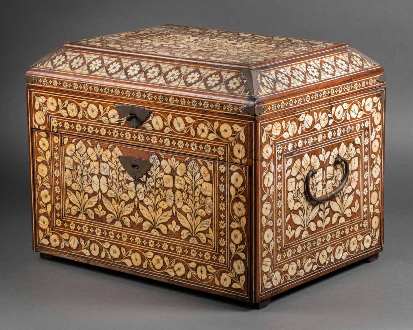 Null CABINET of rectangular form in wood inlaid all face of races of flowered br&hellip;