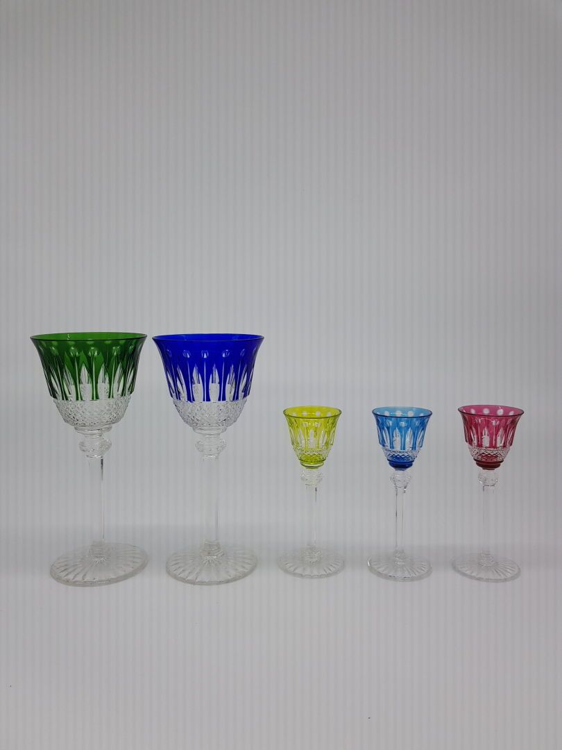 Cristallerie de SAINT-LOUIS GLASS SERVICE的一部分，Roemer模型

它包括八个水杯和十一个利口酒杯

切割覆盖的水晶&hellip;