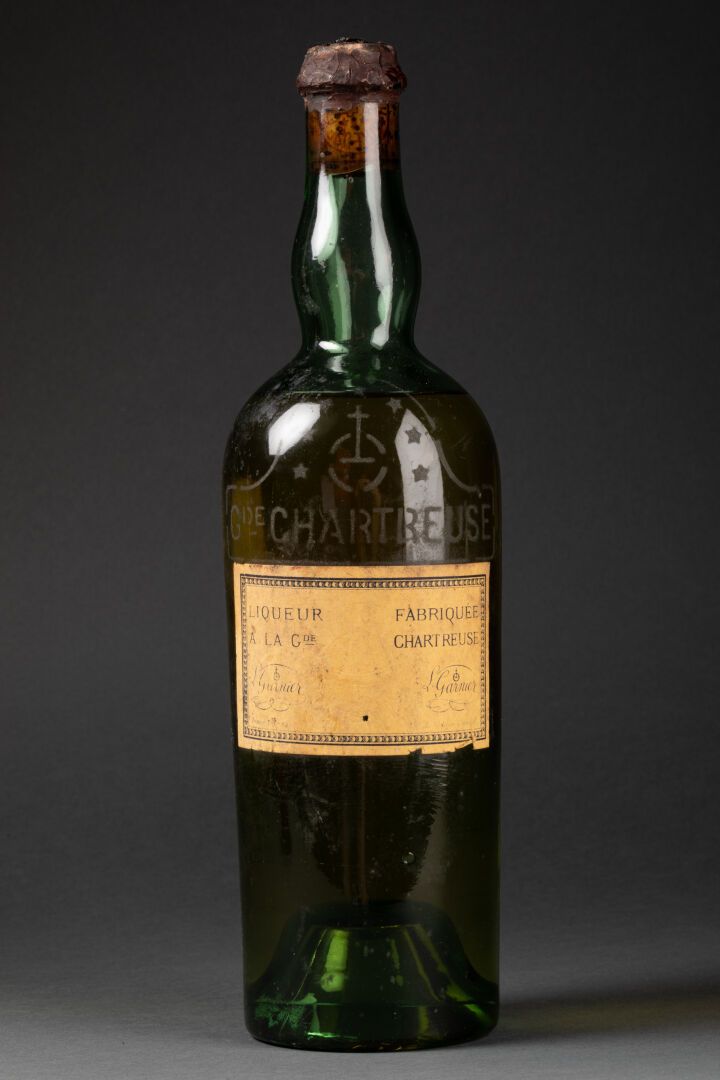 GRANDE CHARTREUSE L. Garnier制造的CHARTREUSE酒瓶，注册号为1-7-69

软木和蜡质塞子

盖章的标签，右下角有一个小缺口&hellip;