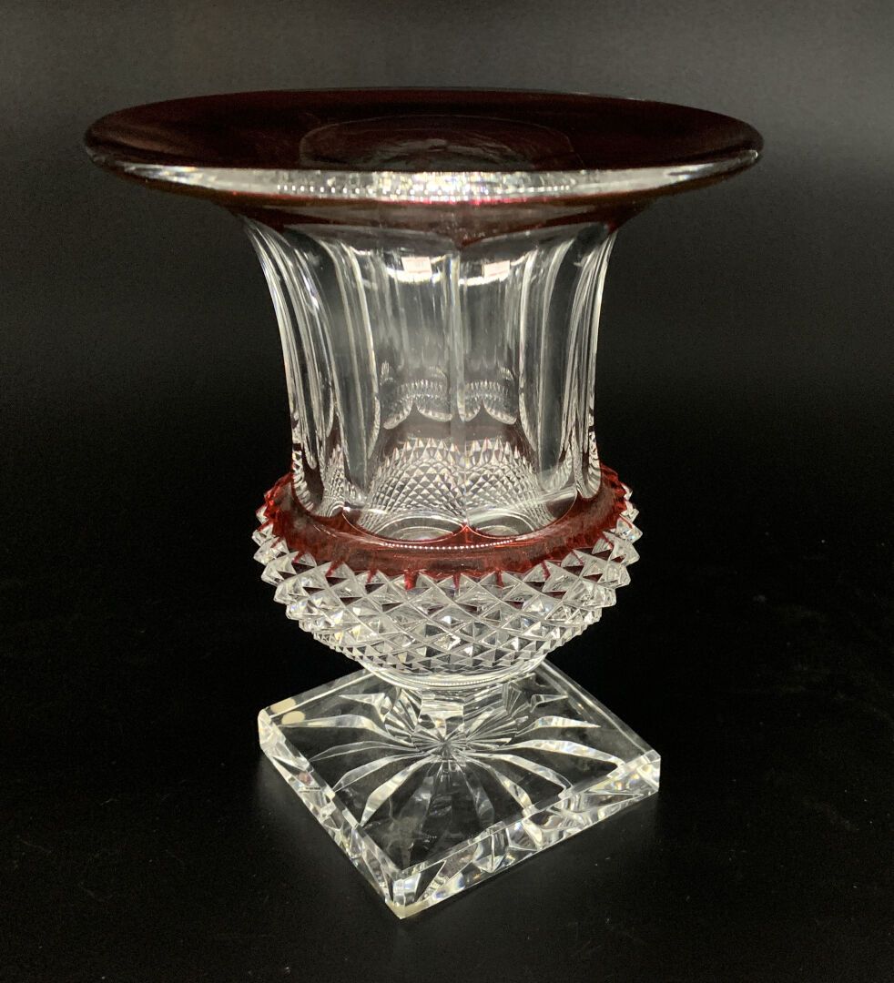 SAINT-LOUIS VASE modèle Versailles (créé en 1921) 

Cristal incolore et partiell&hellip;