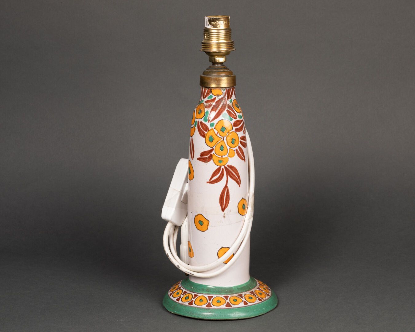 QUIMPER PIED de LAMPE à décor floral stylisé 

Faïence émaillée polychrome 

Man&hellip;