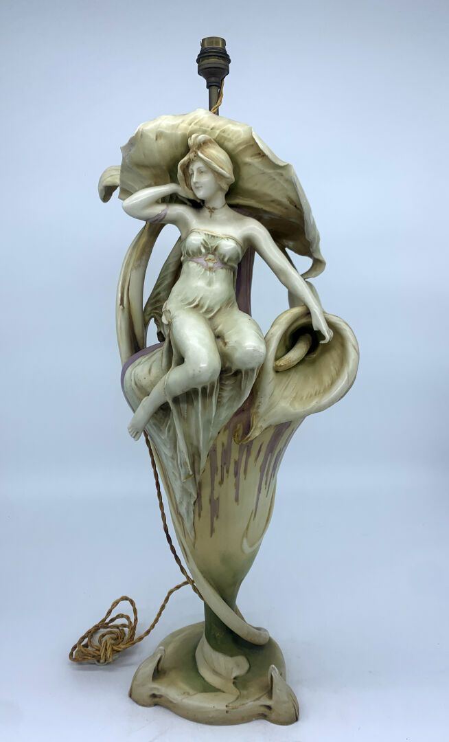 AMPHORA Grand PIED de LAMPE à décor d'une femme au Lys 

Céramique à couverte po&hellip;