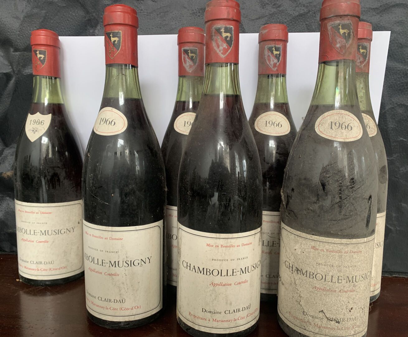 Null 8B Chambolle-Musigny 

Domaine Clair-Daü, 1966 

Salissures, deux étiquette&hellip;