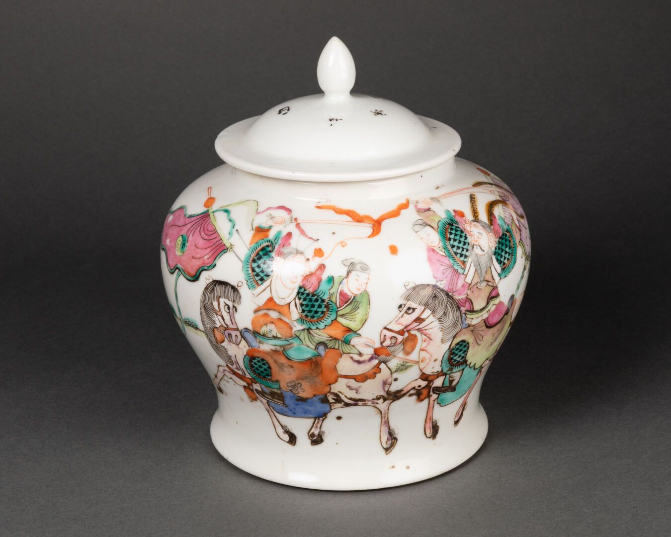 CHINE - XIXème siècle POT couvert à décor d'une procession 

Porcelaine et émaux&hellip;