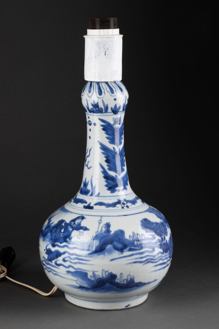 CHINE - Epoque SHUNZHI (1644-1661) Vaso per bottiglie a collo bulboso 

Decorazi&hellip;