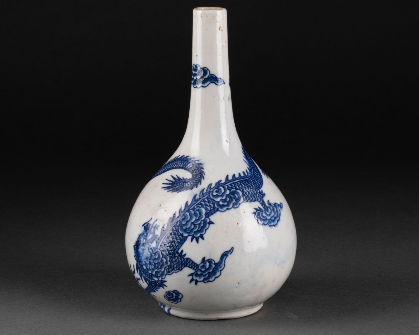 CHINE pour le Vietnam VASE bottle with dragon decoration 

Porcelain and blue un&hellip;