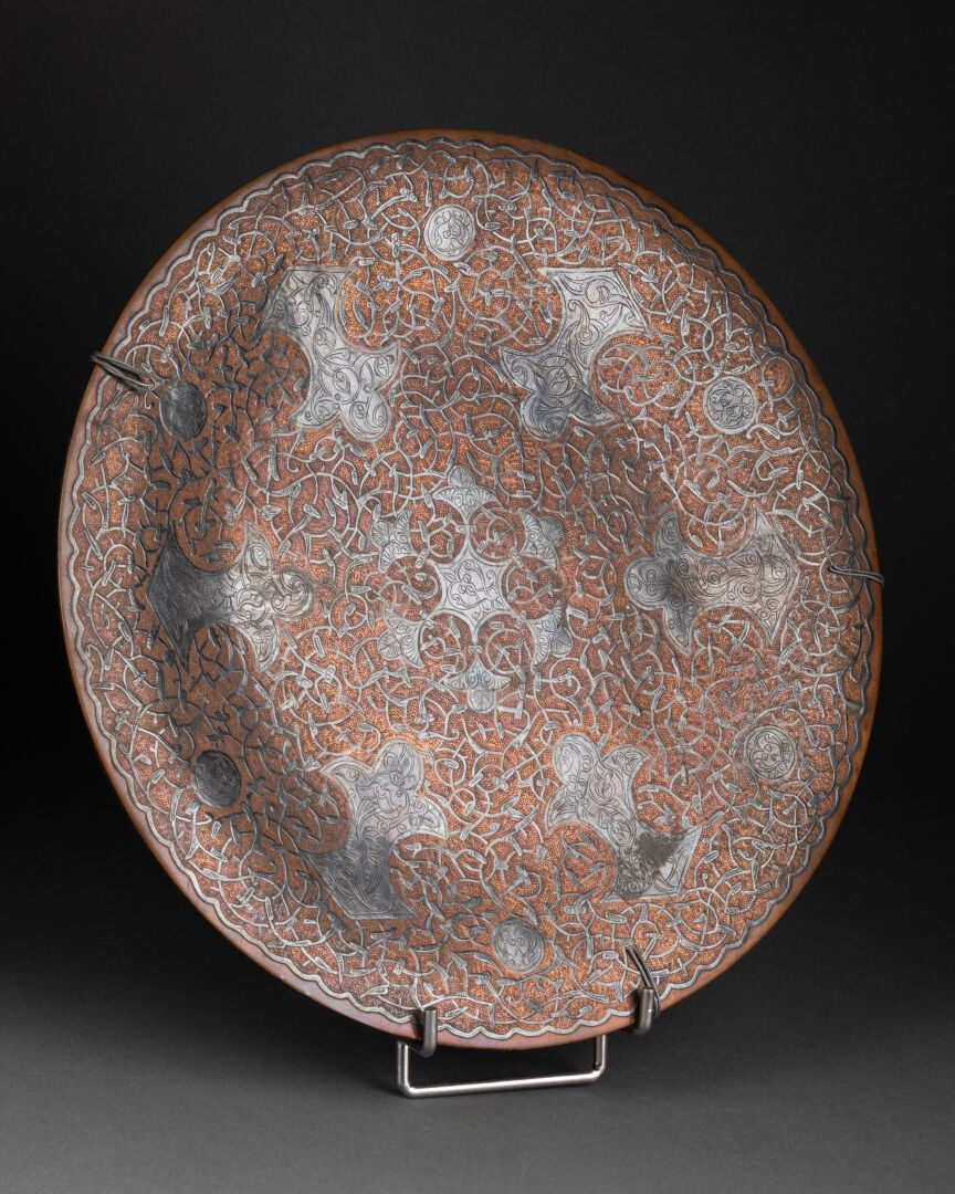 Moyen Orient Circular dish with stylized foliage 

Copper and silver application&hellip;