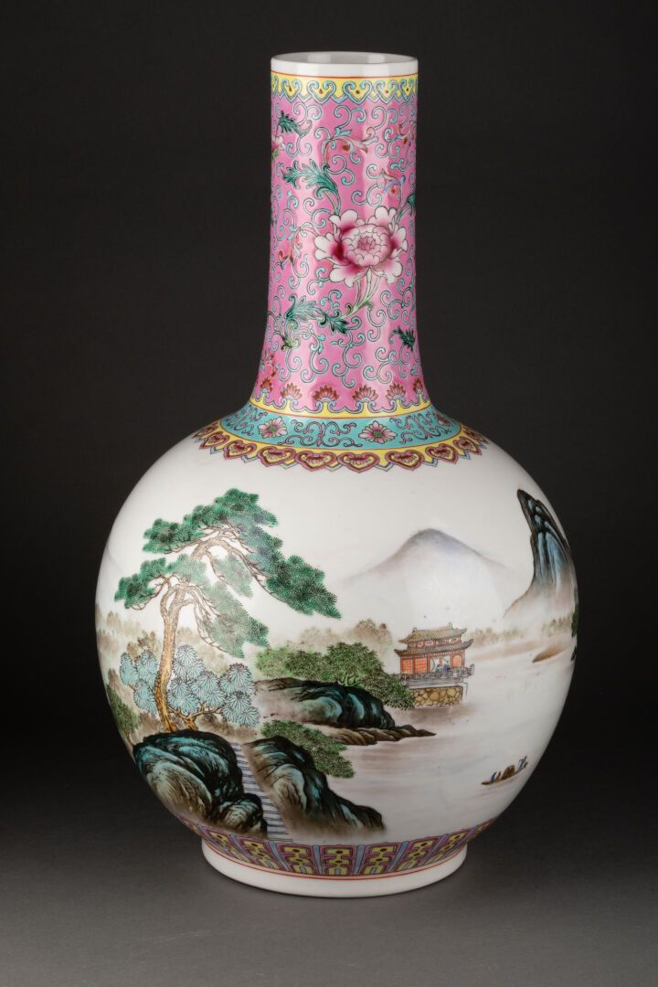 CHINE - Vers 1970 Tianqiuping vase decorated with a lake landscape on a mountain&hellip;