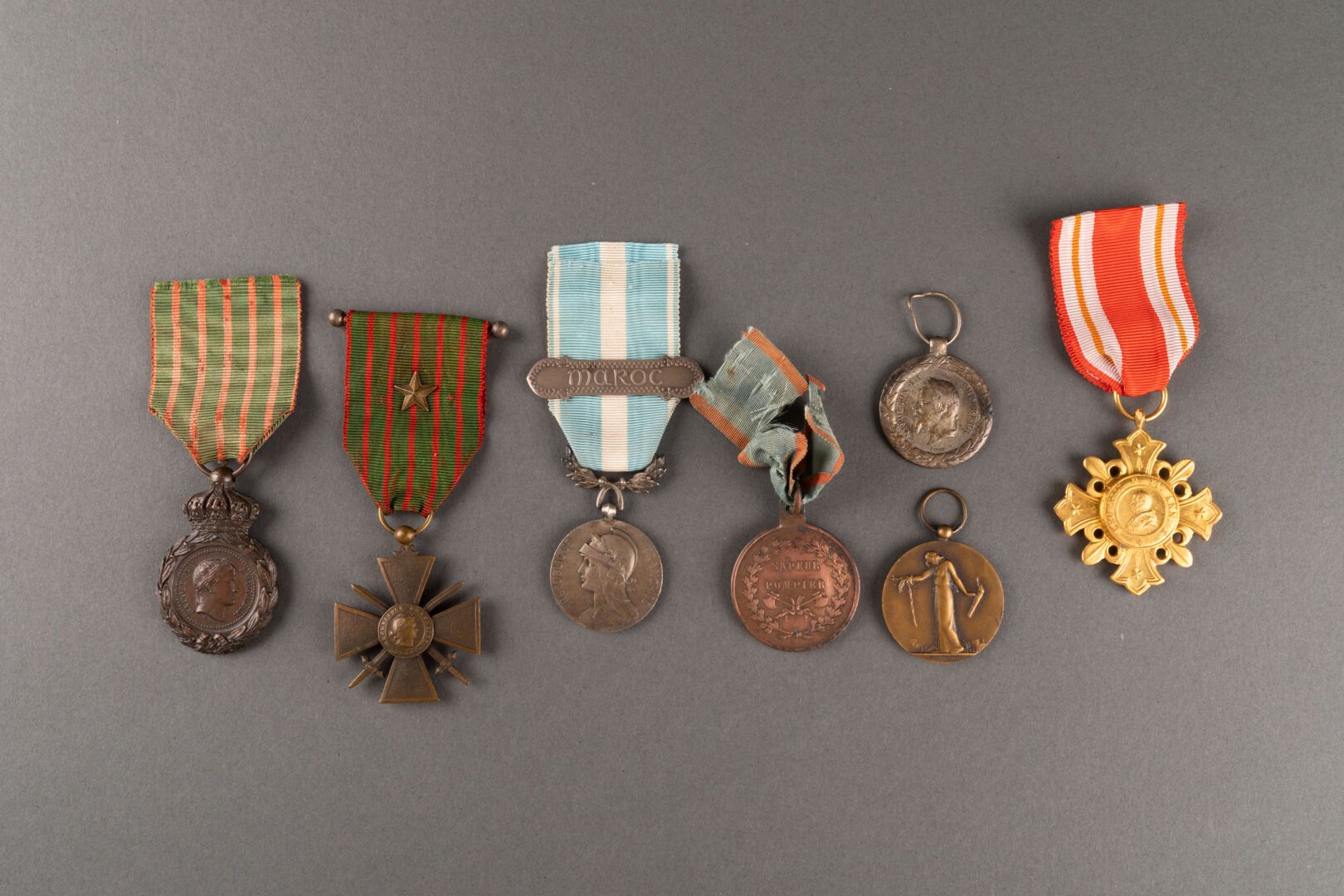 Null 一批装饰品和徽章（7个），包括 "从1792年到1815年的运动"，"利奥十三世"，"法兰西共和国1914-1917"，等等。