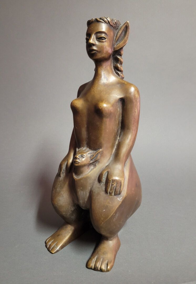Lucile PASSAVANT (1910-2012) 袋鼠女人

带有棕色铜锈的青铜器

签名在左脚上

编号为2/8

铸造厂印章Taube, 1977
&hellip;