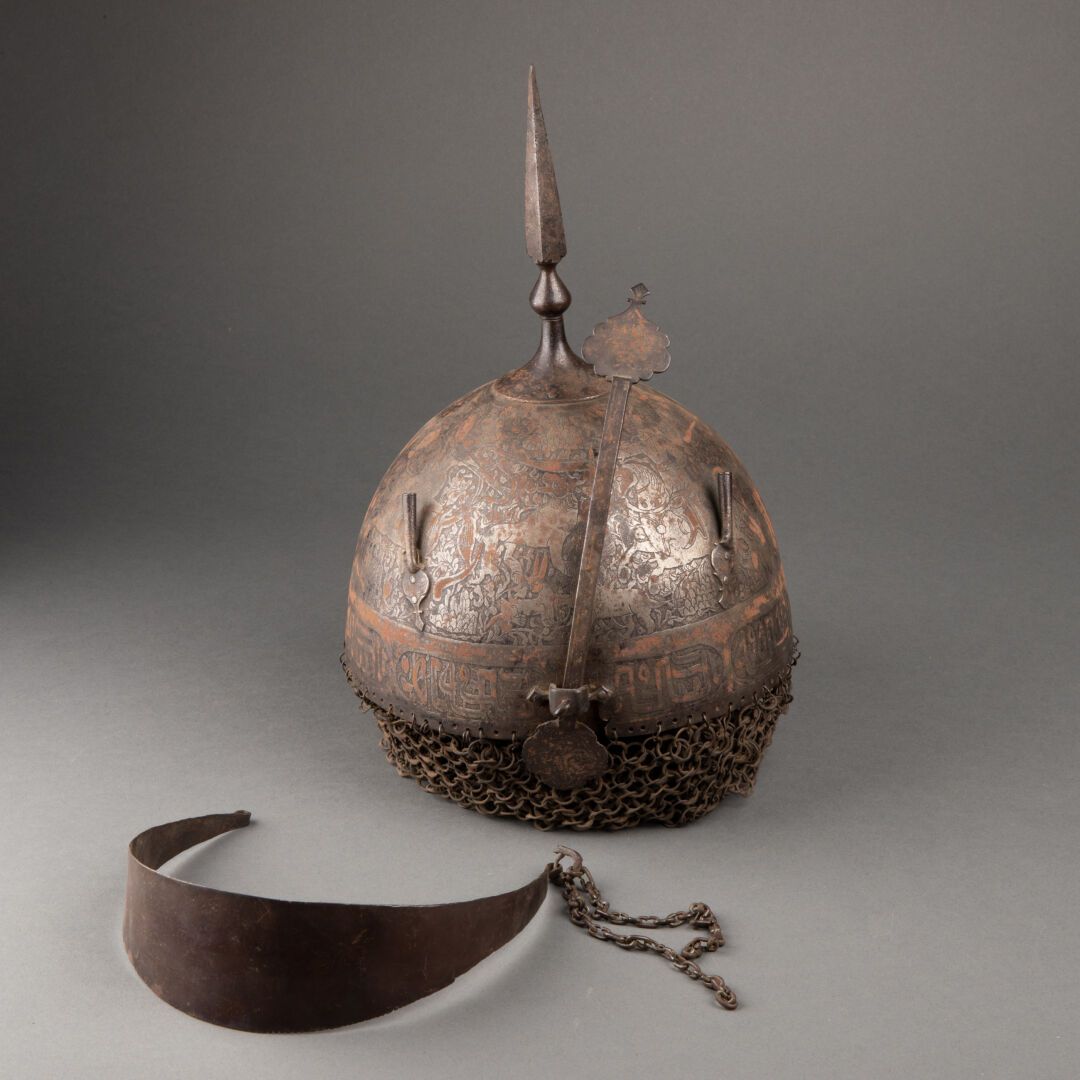 Casque indo-persan Indo-Persian nasal helmet, half-spherical bomb engraved with &hellip;