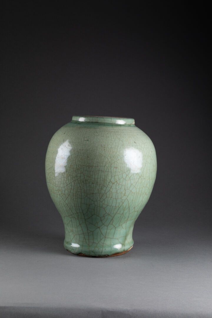 CHINE - Dynastie YUAN (1279-1368) ou MING (1368-1644) VASE Yen Yen 

Porzellan m&hellip;