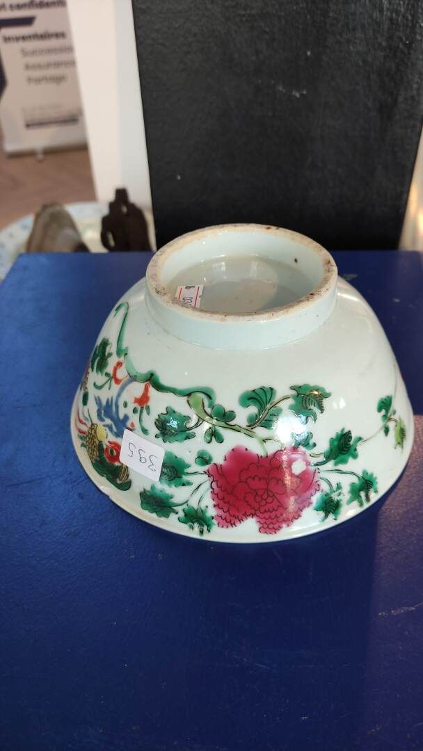 CHINE - XIXe siècle Cuenco con pájaros y flores 

Porcelana y esmaltes policroma&hellip;