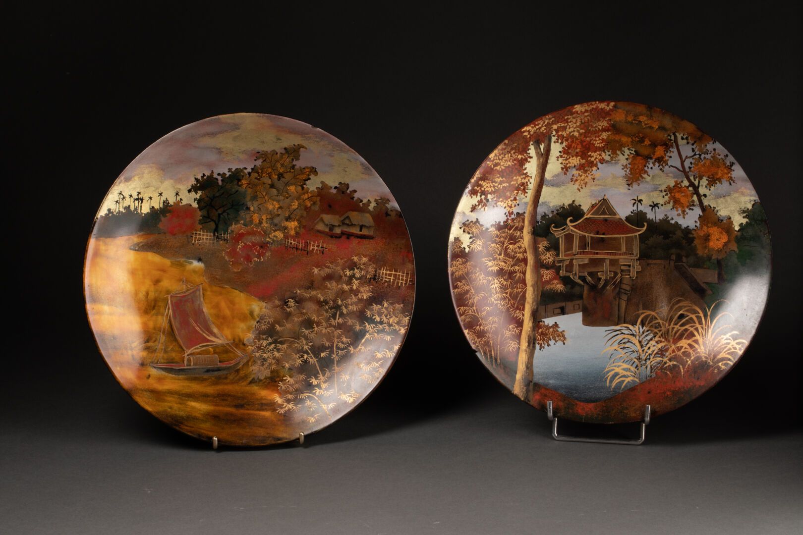 VIETNAM - Début XXe siècle Two circular PLATES, one decorated with a landscape w&hellip;