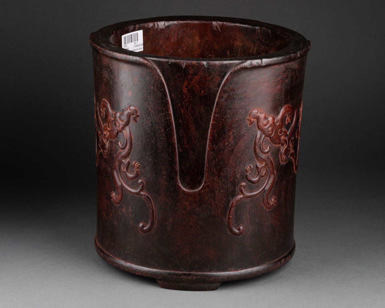 CHINE - XIXe ou début XXe siècle Important BITONG decorated with archaic dragons&hellip;