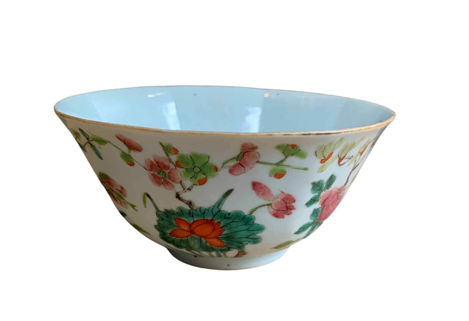 CHINE - Vers 1900 BOL à pans coupés et décor floral

Porcelaine et émaux de la f&hellip;