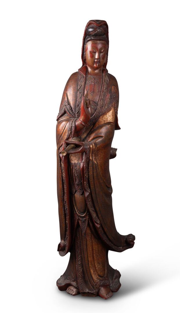 CHINE - Début XXe siècle GUANYIN standing 
Carved wood and traces of polychromy &hellip;