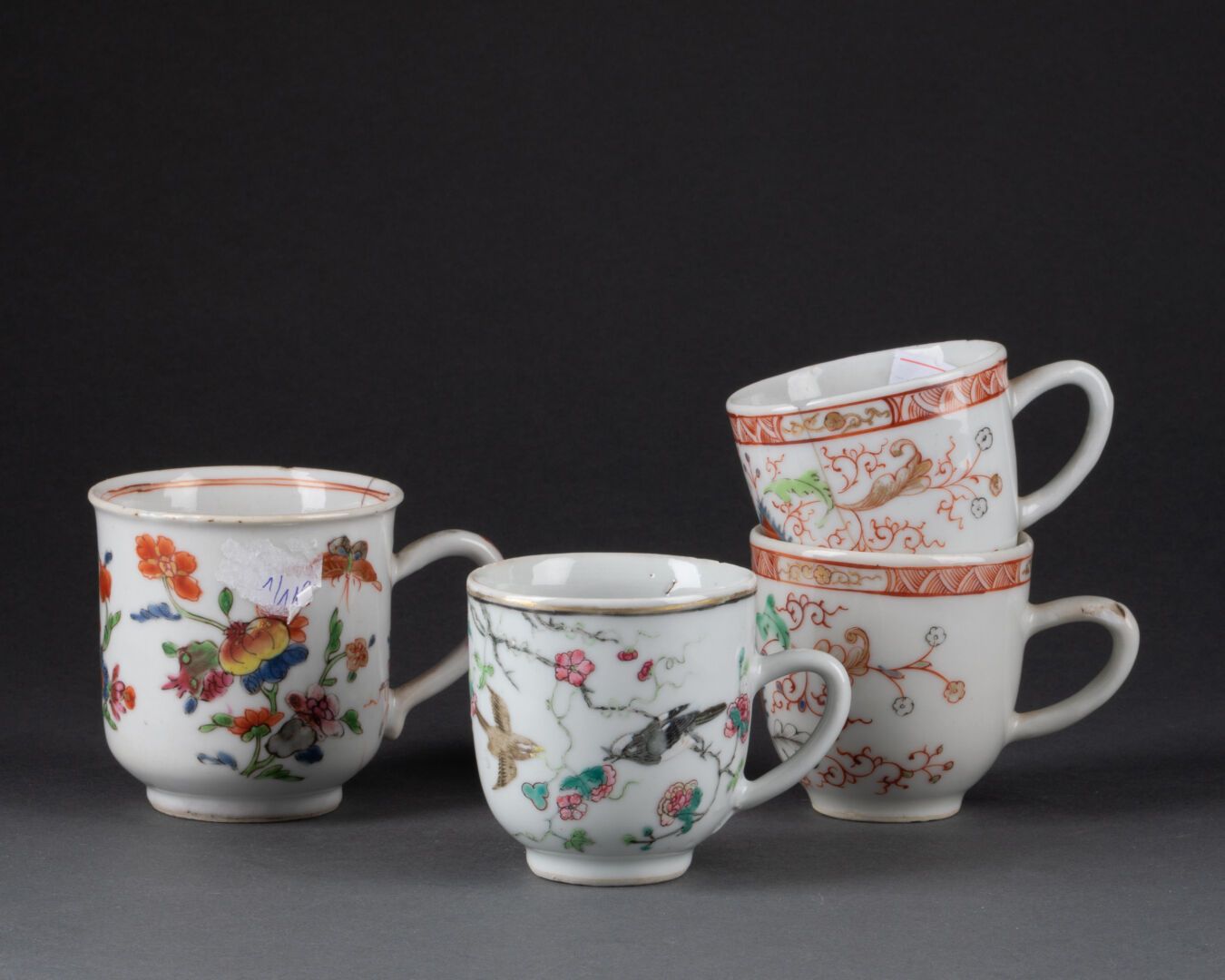CHINE pour l'exportation vers l'Europe - XVIIIe siècle Suite of four MUGS with f&hellip;