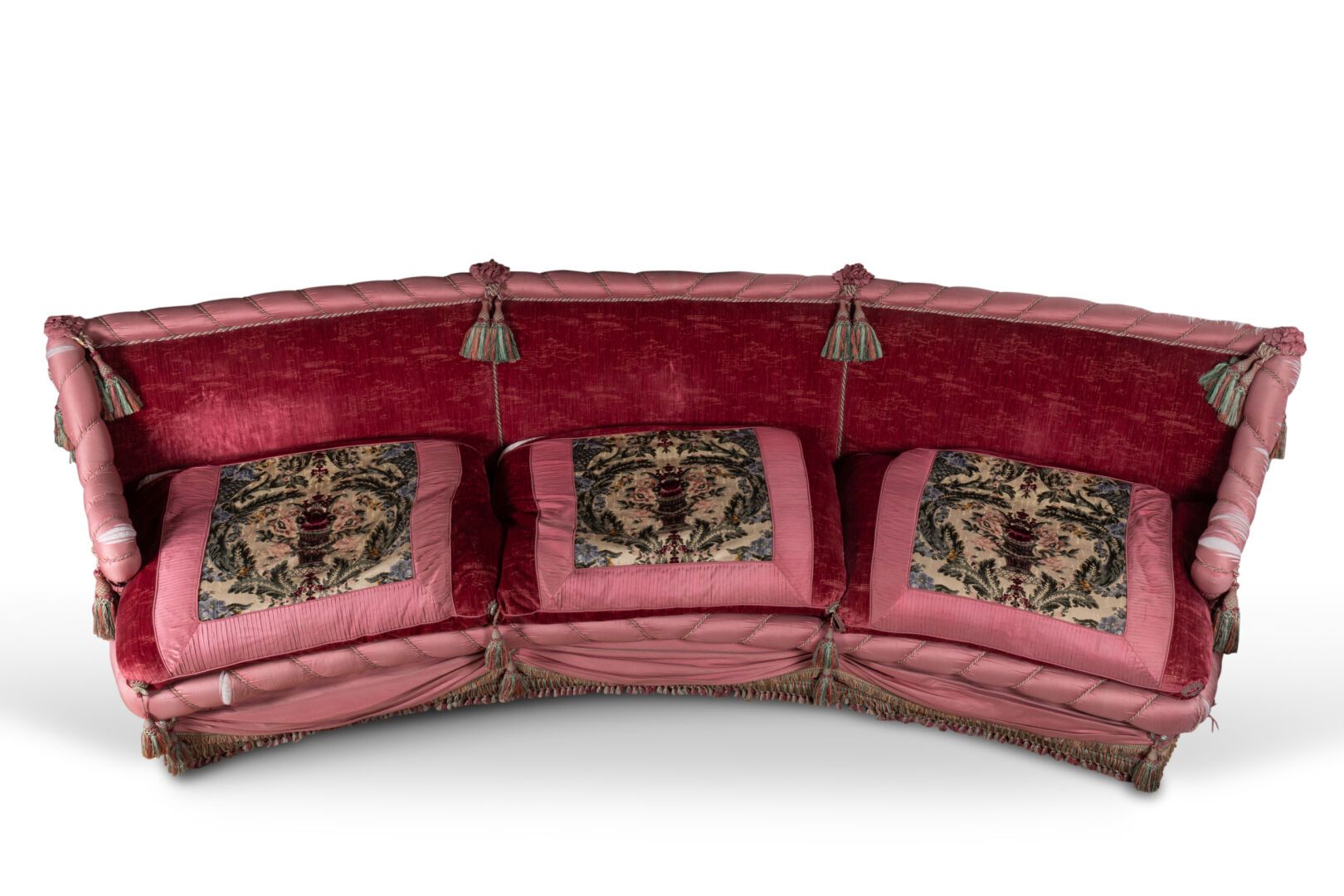 CANAPE Grande divano da teatro ricamato in velluto rosso 
I braccioli e lo schie&hellip;
